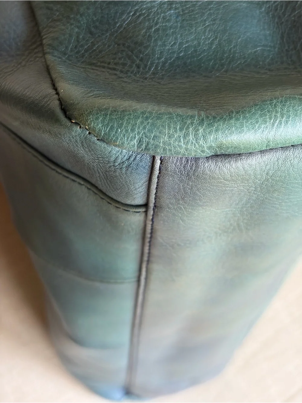 NWT Tre Vero Luxurious Italian Leather Satchel Handbag in blended Teal and Green